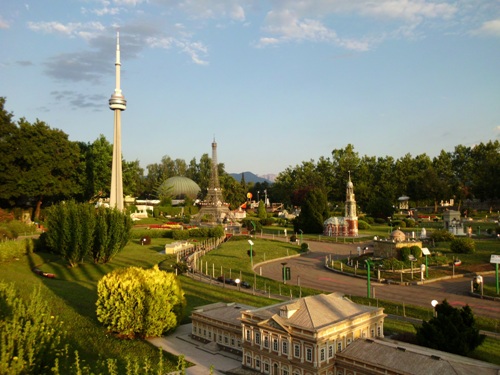 Panorama des attractions du parc d'attraction Minimundus